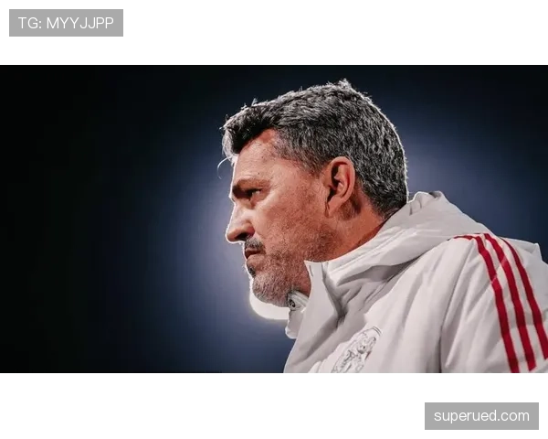 克鲁伊夫本赛季边锋精准传中撕裂防线，角色转变加速阿贾克斯进攻升级