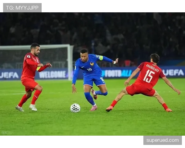 姆巴佩对阵欧洲顶级后卫表现解析：突破与压制能力评估