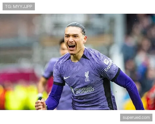 努涅斯与萨拉赫的战术角色差异如何影响进攻效率？